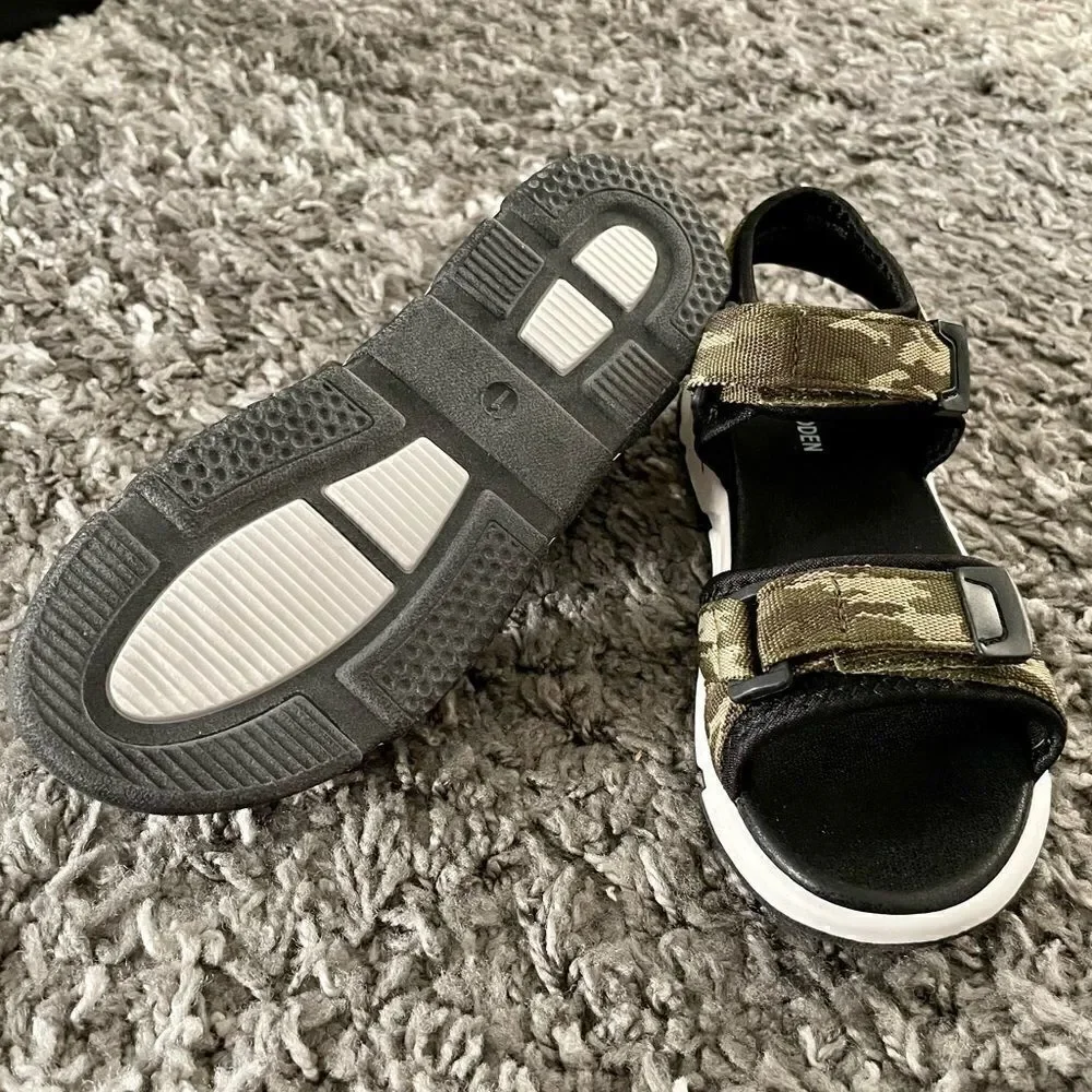 NIB Steve Madden Kid’s Homer Sandals